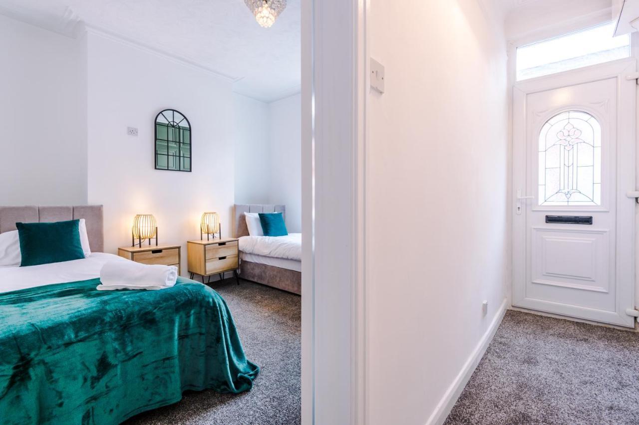 Holiday home Three Bedroom With Free Parking Manchester