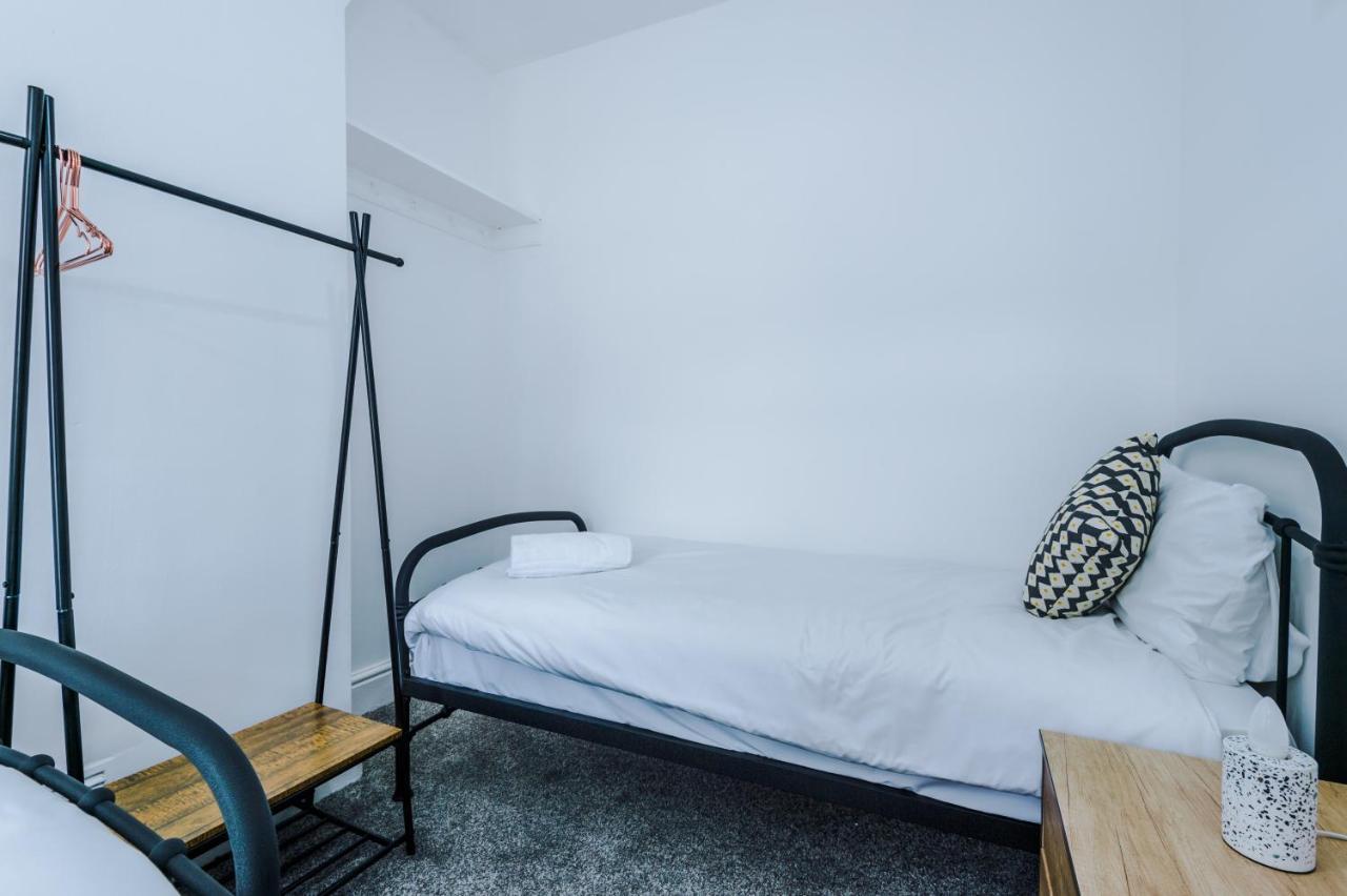 Three Bedroom With Free Parking Holiday home