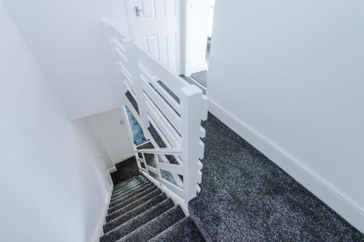 Three Bedroom With Free Parking * Manchester