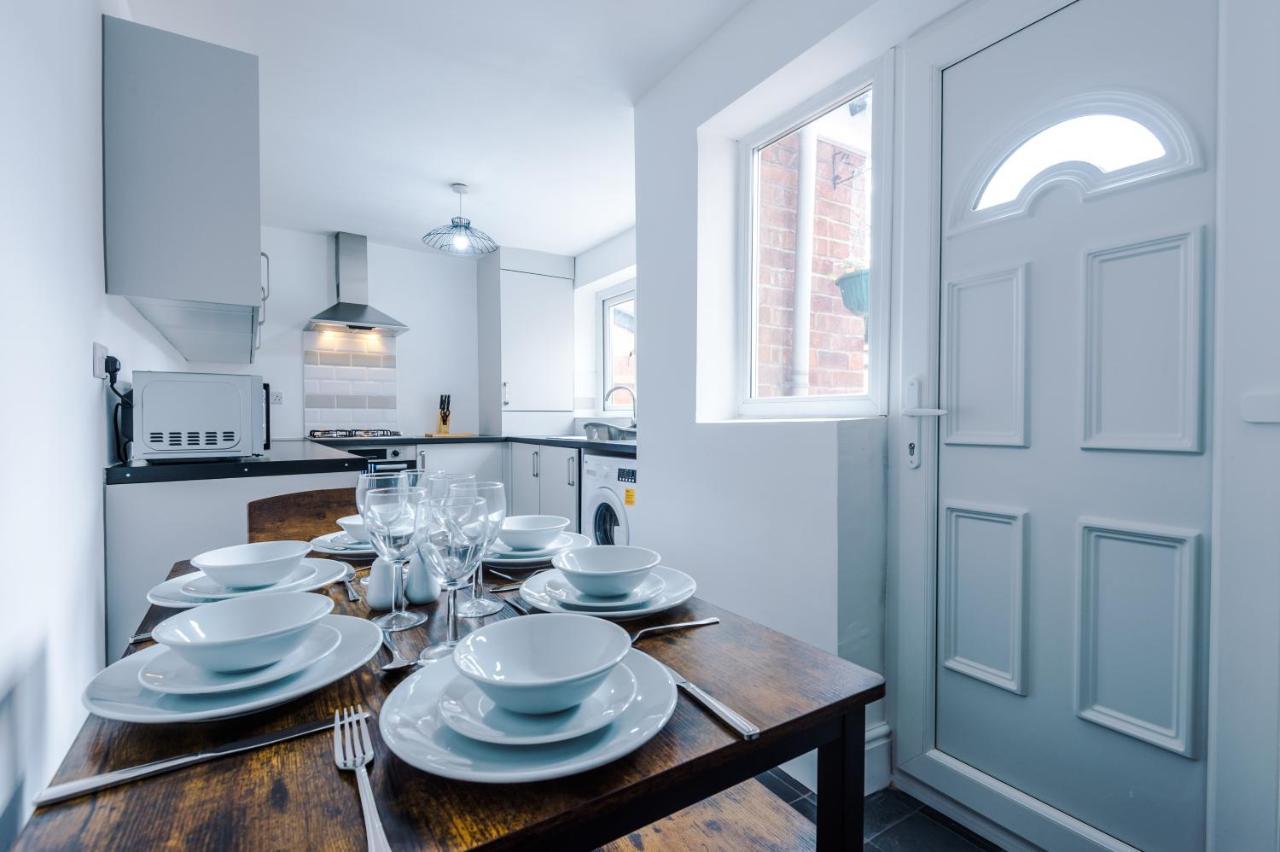 Three Bedroom With Free Parking Manchester