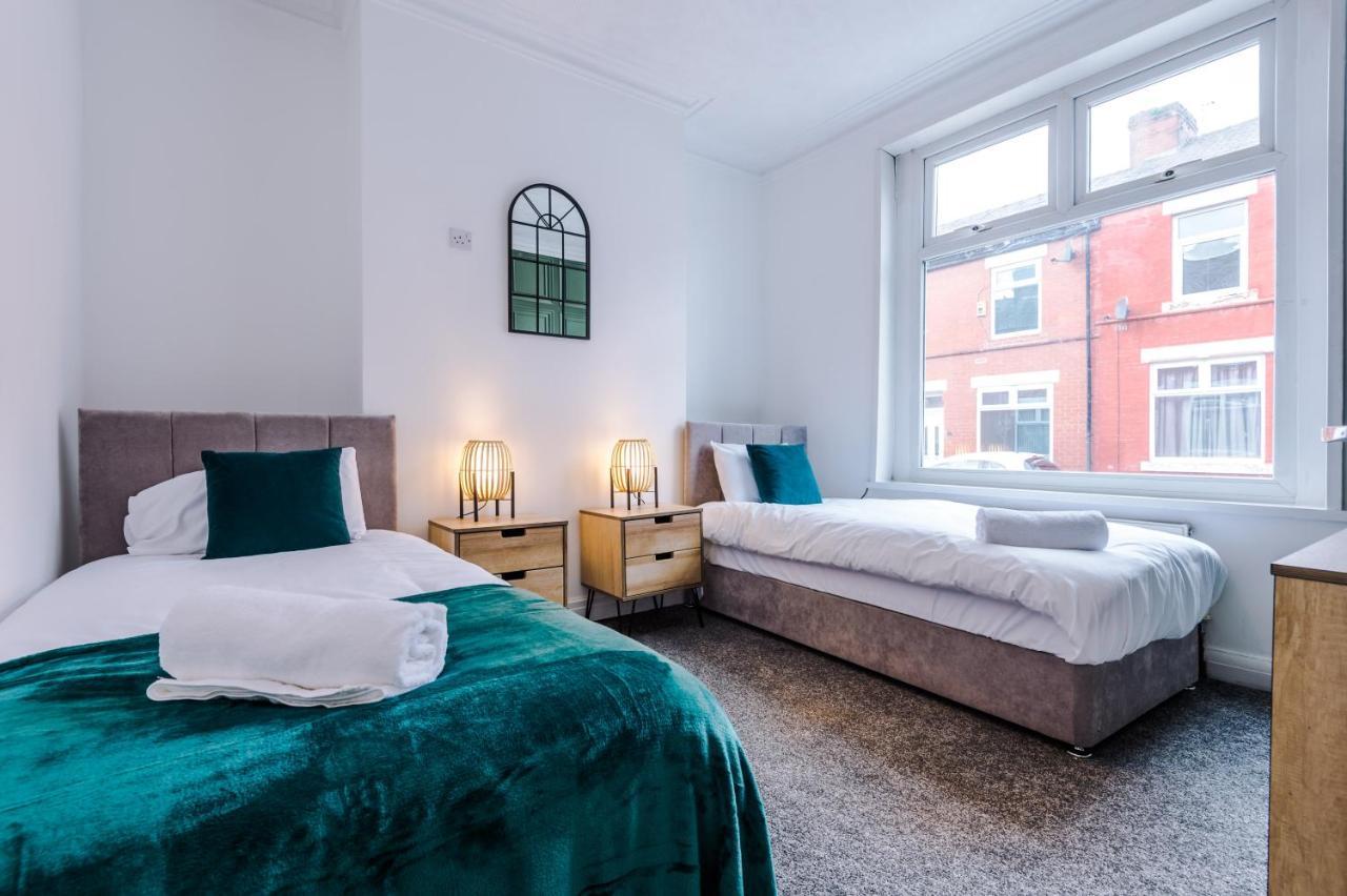 Three Bedroom With Free Parking Holiday home Manchester
