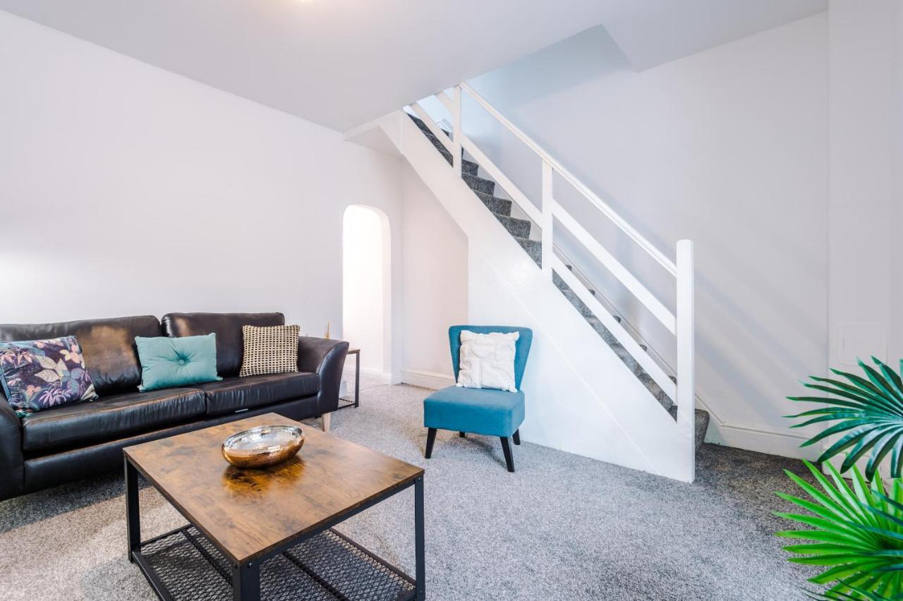 Three Bedroom With Free Parking Holiday home