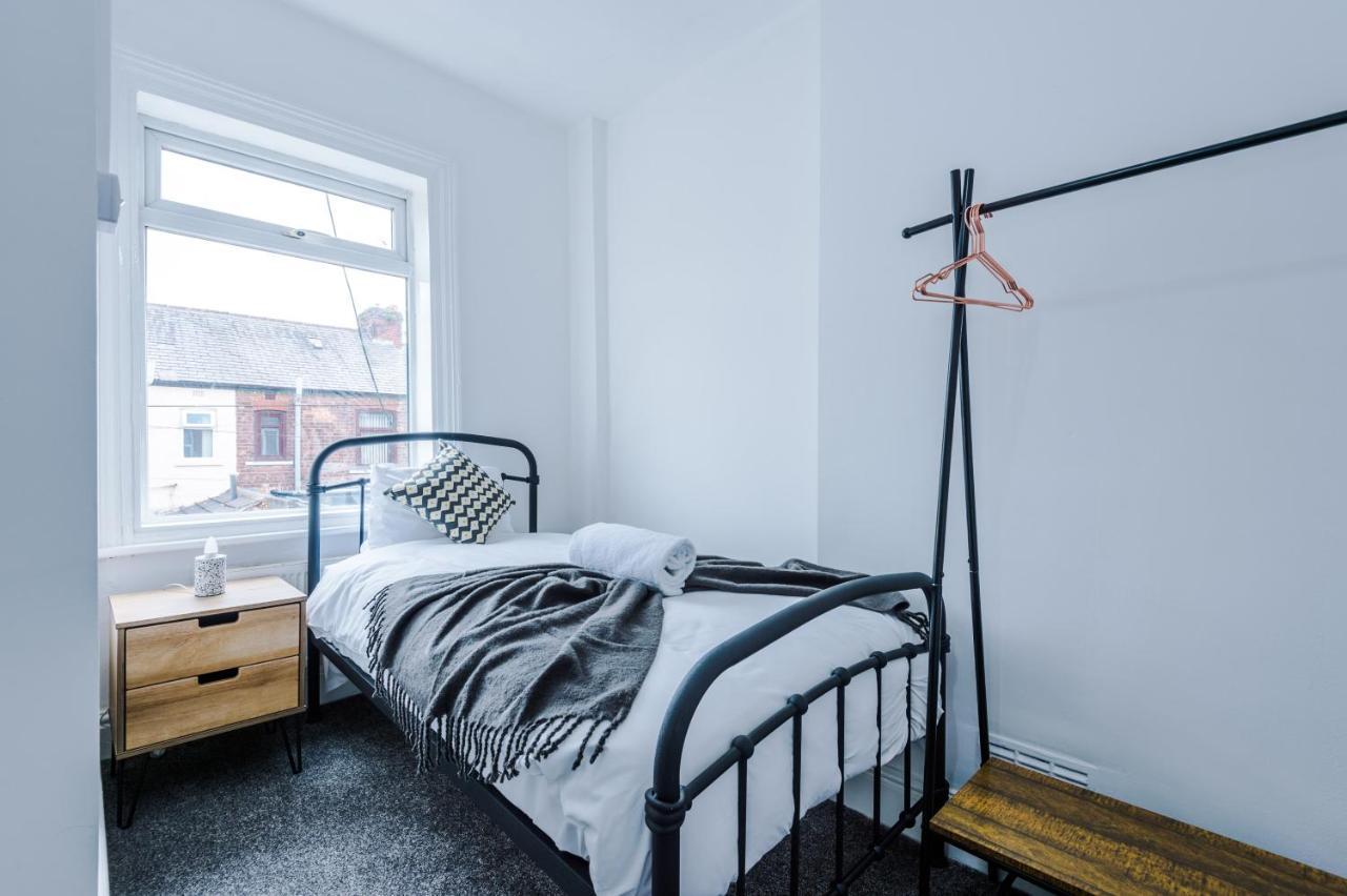 Three Bedroom With Free Parking *