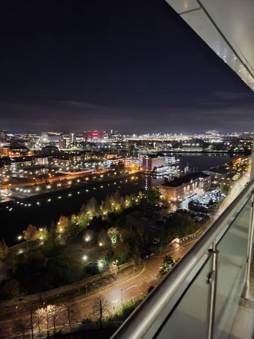 Beautiful 2 Bedroom Salford Quays Manchester