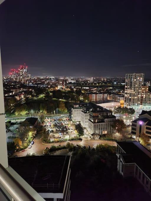 Beautiful 2 Bedroom Salford Quays *