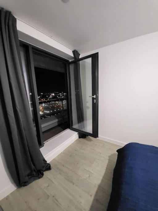 Beautiful 2 Bedroom Salford Quays Manchester