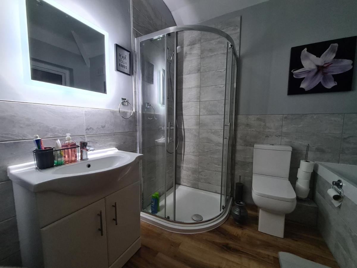 Stunning Home. Free Parking. *