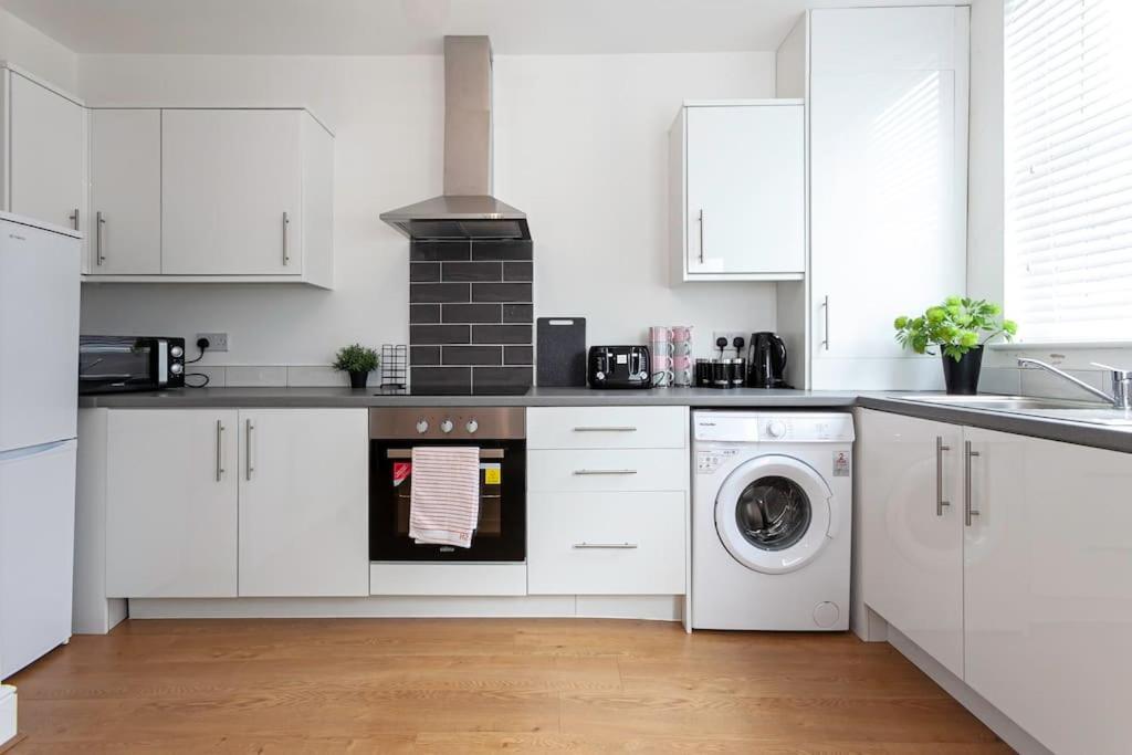 Spacious Comfortable House Close To Etihad+parking * Manchester