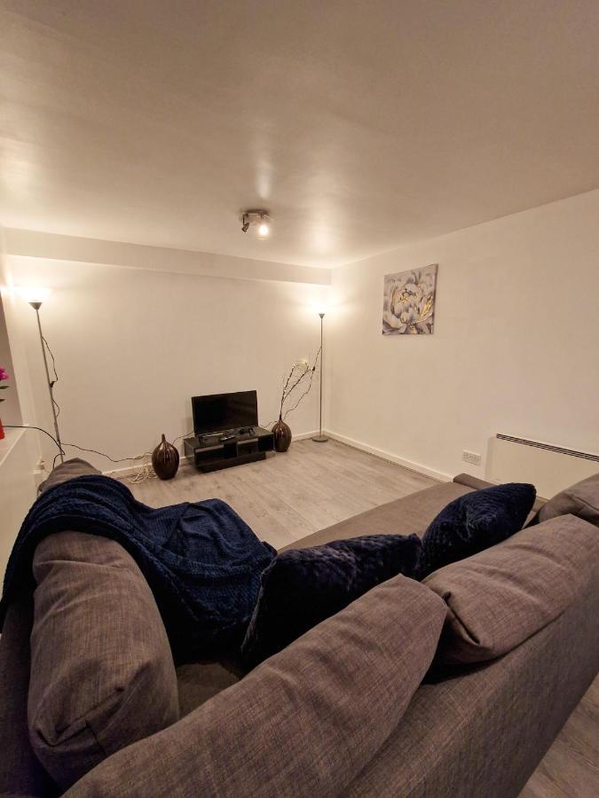 Spacious For And Contractor Groups In Salford - Private Parking - By Nmb Serviced * Manchester