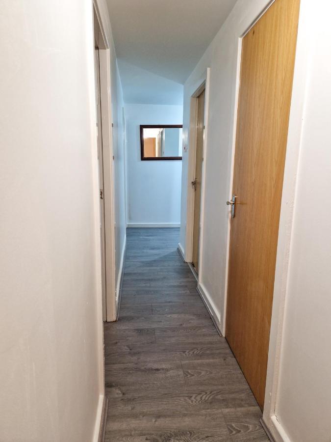 Spacious For And Contractor Groups In Salford - Private Parking - By Nmb Serviced *
