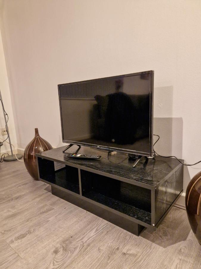 Spacious For And Contractor Groups In Salford - Private Parking - By Nmb Serviced Appartement *