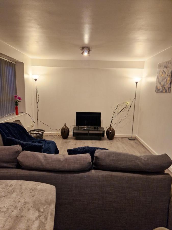 Spacious For And Contractor Groups In Salford - Private Parking - By Nmb Serviced Appartement *