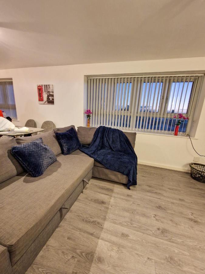 Spacious For And Contractor Groups In Salford - Private Parking - By Nmb Serviced Manchester