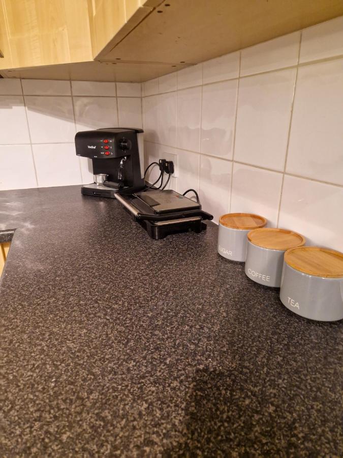 Spacious For And Contractor Groups In Salford - Private Parking - By Nmb Serviced Appartement *