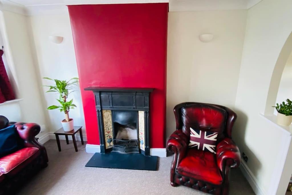 Prestwich Garden Retreat: Manchester-close 3br With Parking & Netflix * Manchester