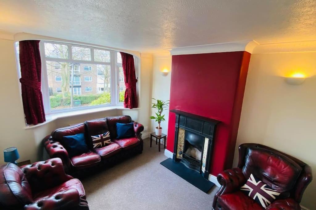 Prestwich Garden Retreat: Manchester-close 3br With Parking & Netflix Holiday home Manchester