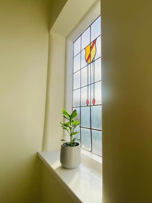 Holiday home Prestwich Garden Retreat: Manchester-close 3br With Parking & Netflix Manchester