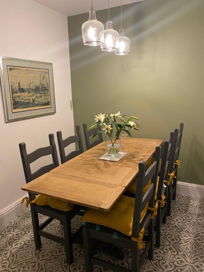 Refurbished 3 Bed House In Manchester