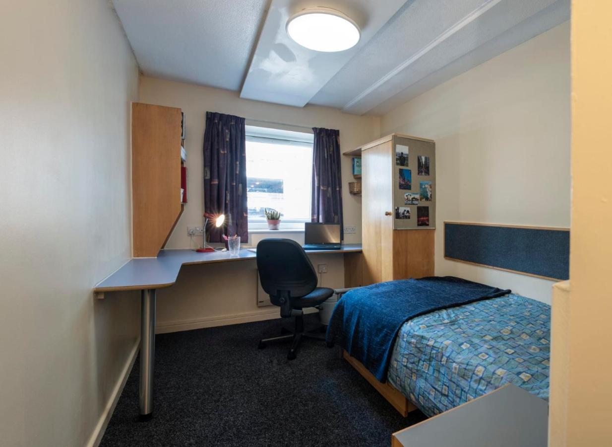 Ensuite Bedrooms With Shared Kitchen At Weston Hall In Apartment *