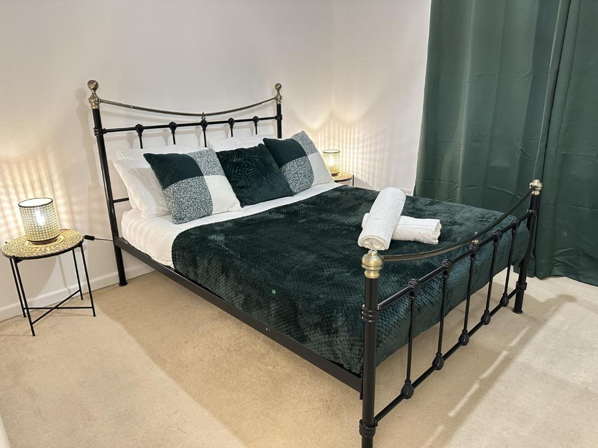 Entire House - 2 Bedroom With Free Parking *