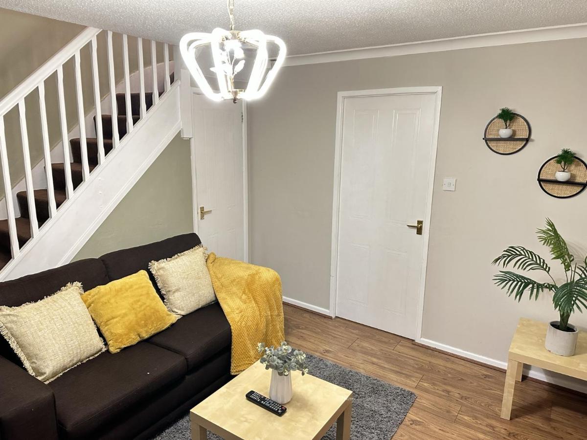 Holiday home Entire House - 2 Bedroom With Free Parking *