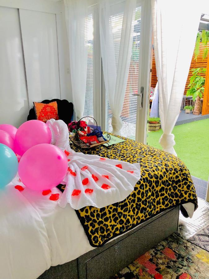 Meezee Pearl Double Bed With Free Parking