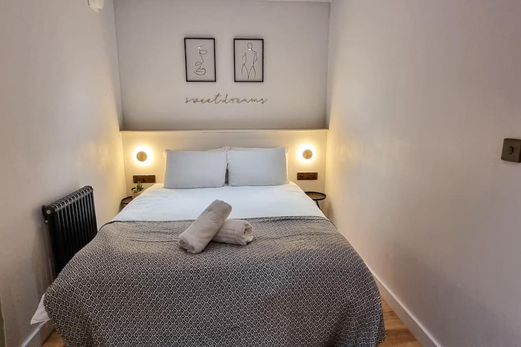 Stunning Luxury Townhouse In Centre Of * Manchester