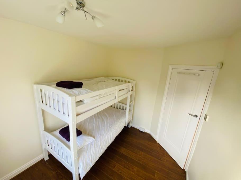 Holiday home Prestwich Garden Retreat: Manchester-close 3br With Parking & Netflix