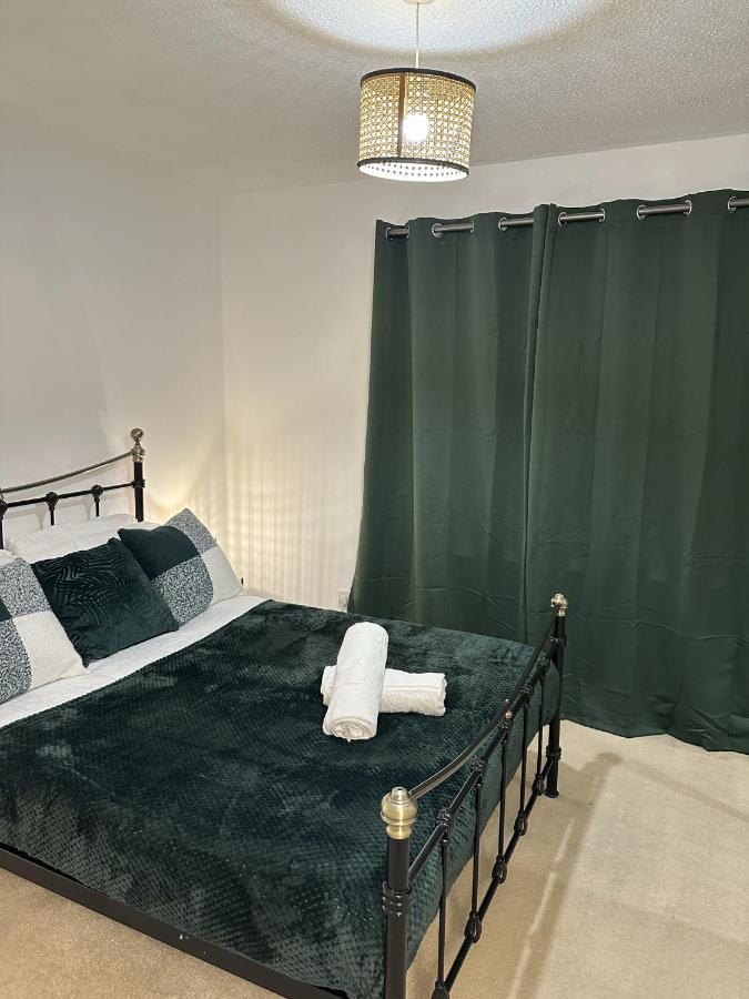 Entire House - 2 Bedroom With Free Parking *
