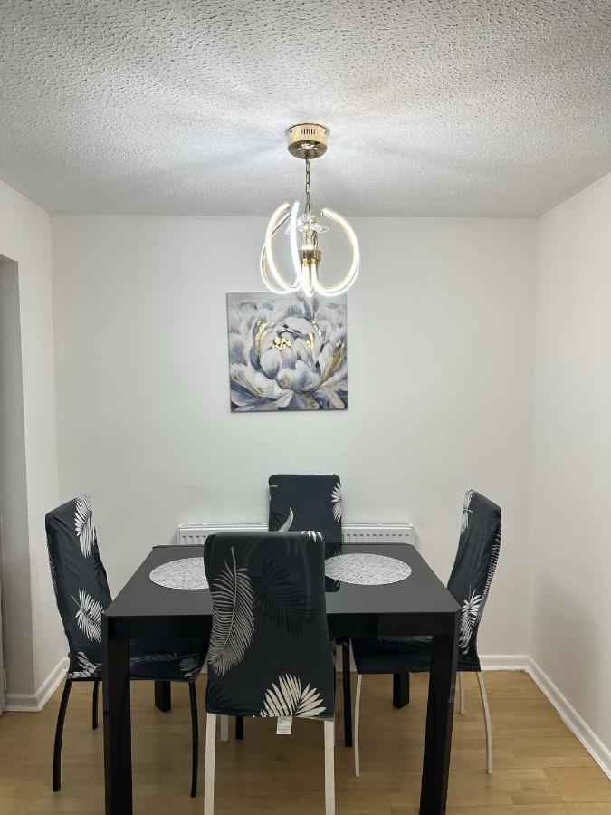Holiday home Entire House - 2 Bedroom With Free Parking *