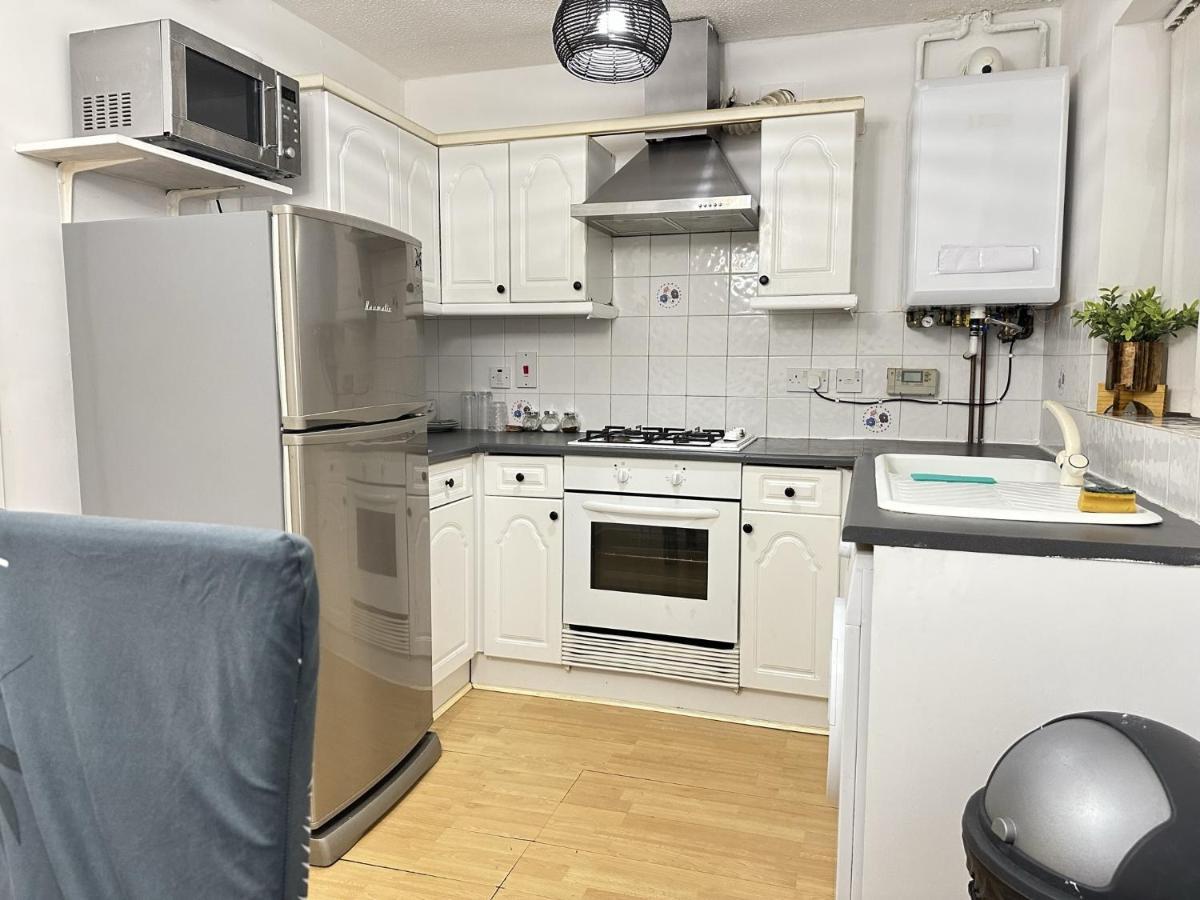 Entire House - 2 Bedroom With Free Parking
