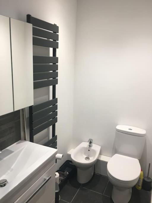 Apartment Beautiful Detached Private Annex In Great Location *
