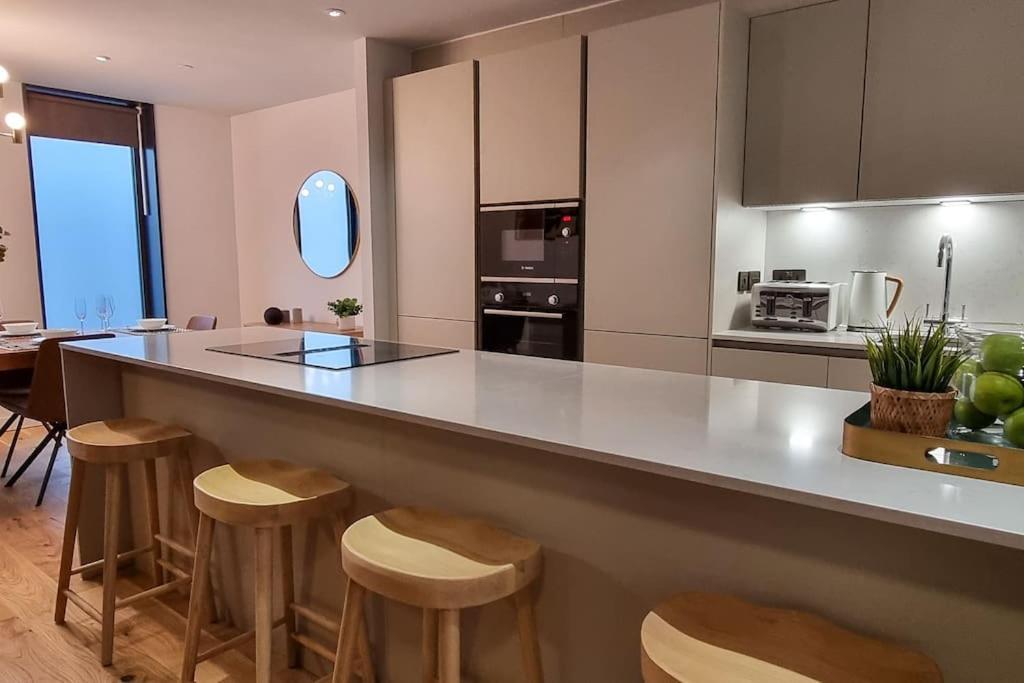 Stunning Luxury Townhouse In Centre Of