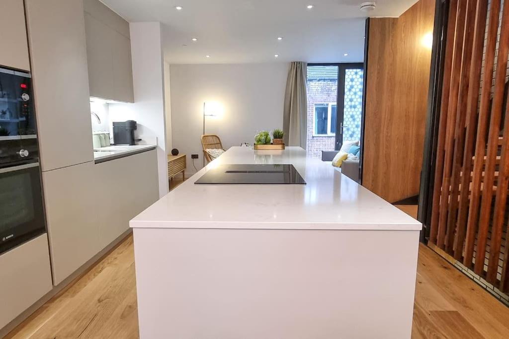 Stunning Luxury Townhouse In Centre Of * Manchester