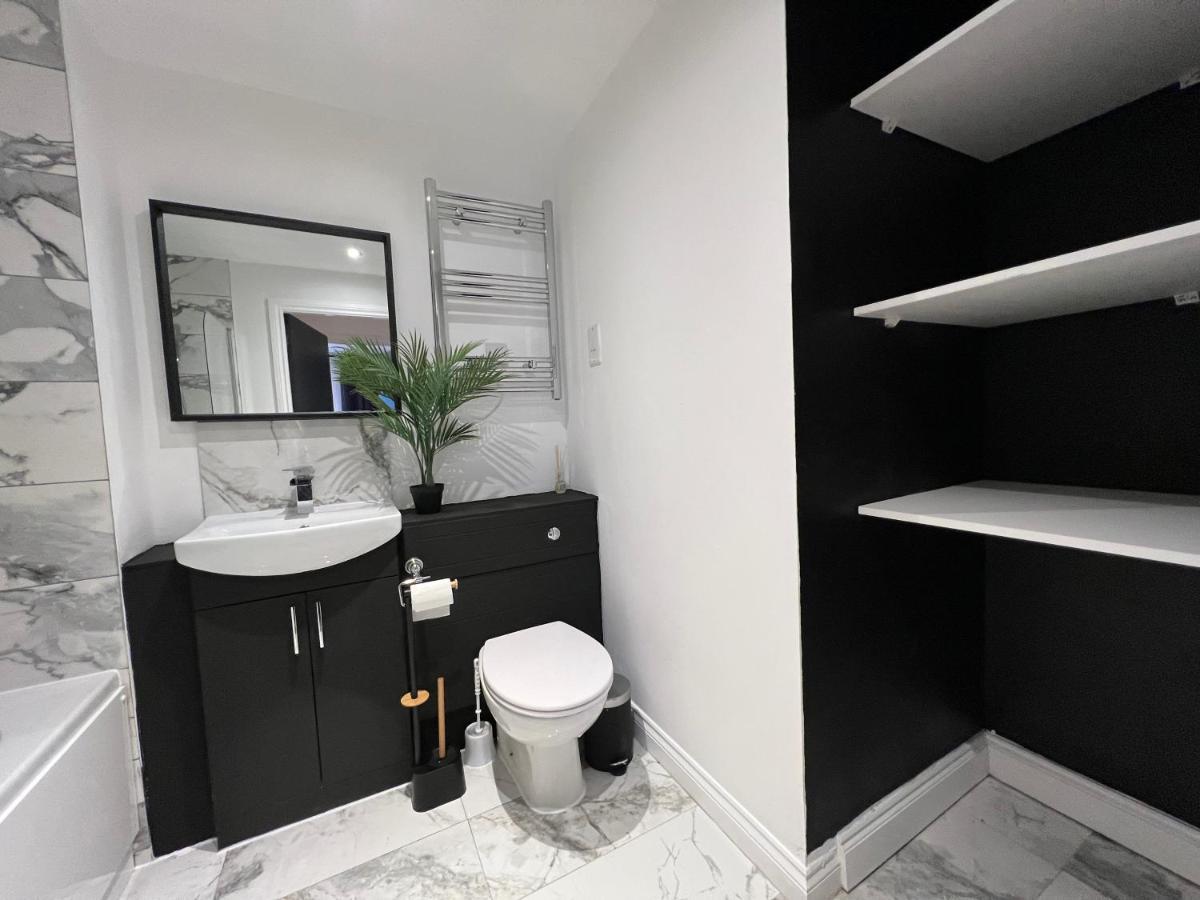 Modern 2 Bedroom Aesthetic Apartment *