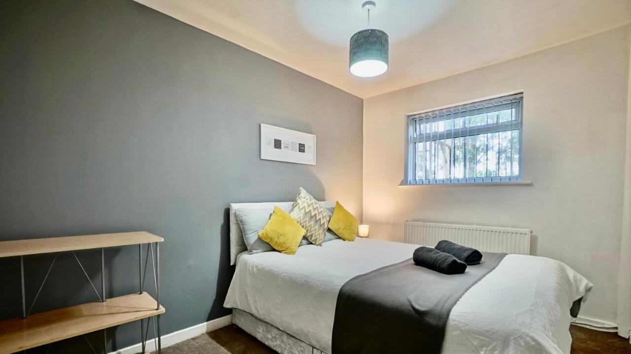 Holiday home Lovely 1 Bed House Share! Free Off Road Parking! Large Rear Garden Manchester