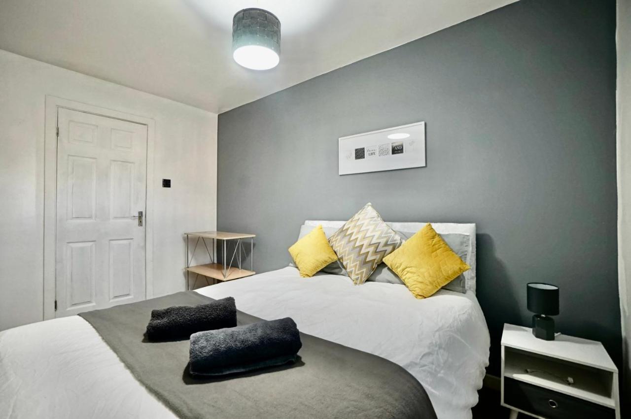 Lovely 1 Bed House Share! Free Off Road Parking! Large Rear Garden Manchester