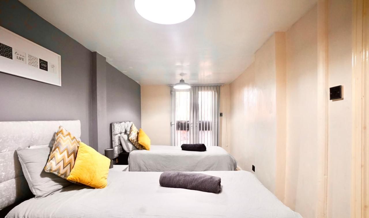 Lovely 1 Bed House Share! Free Off Road Parking! Large Rear Garden Manchester