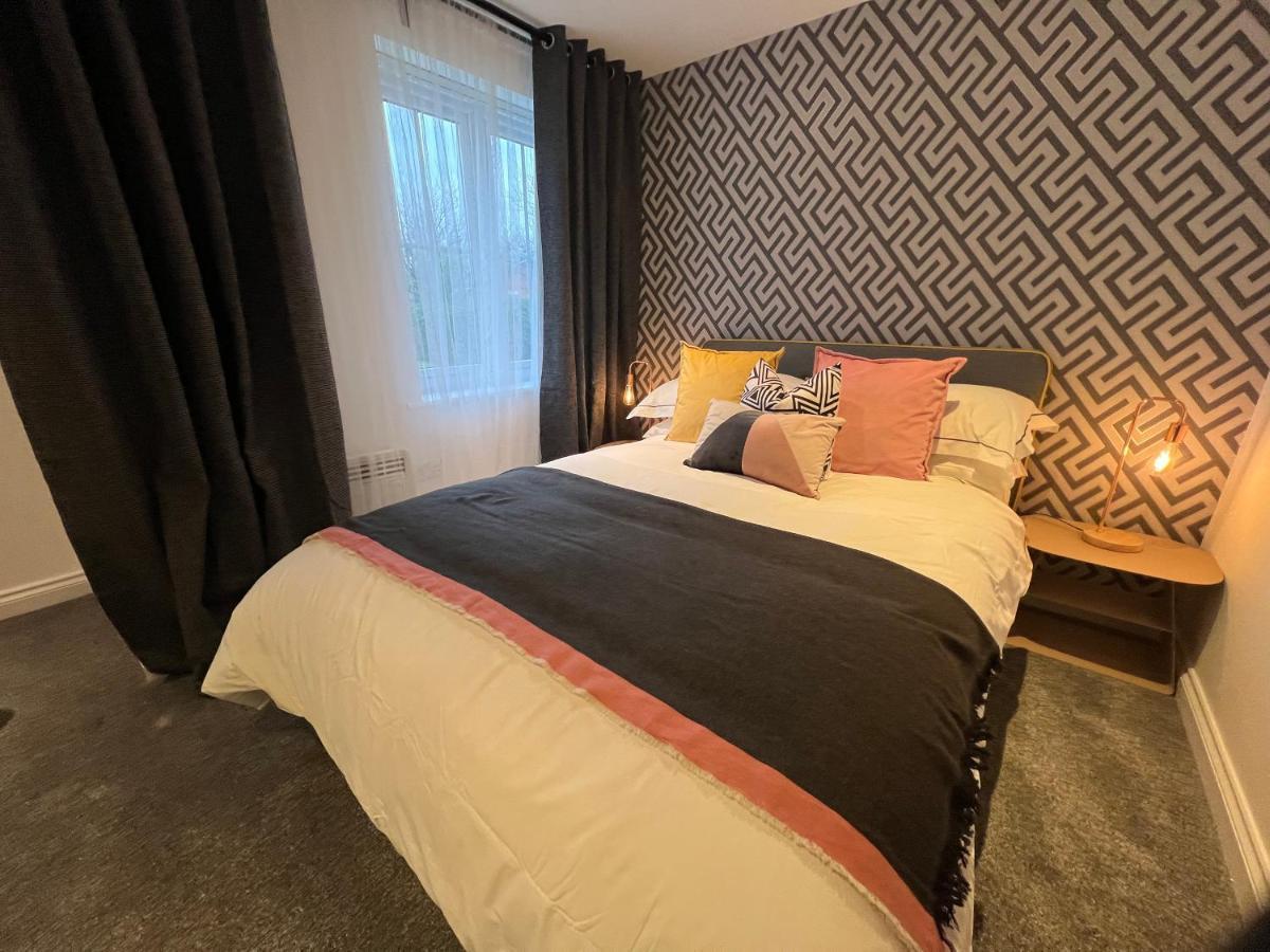 Modern 2 Bedroom Aesthetic Apartment