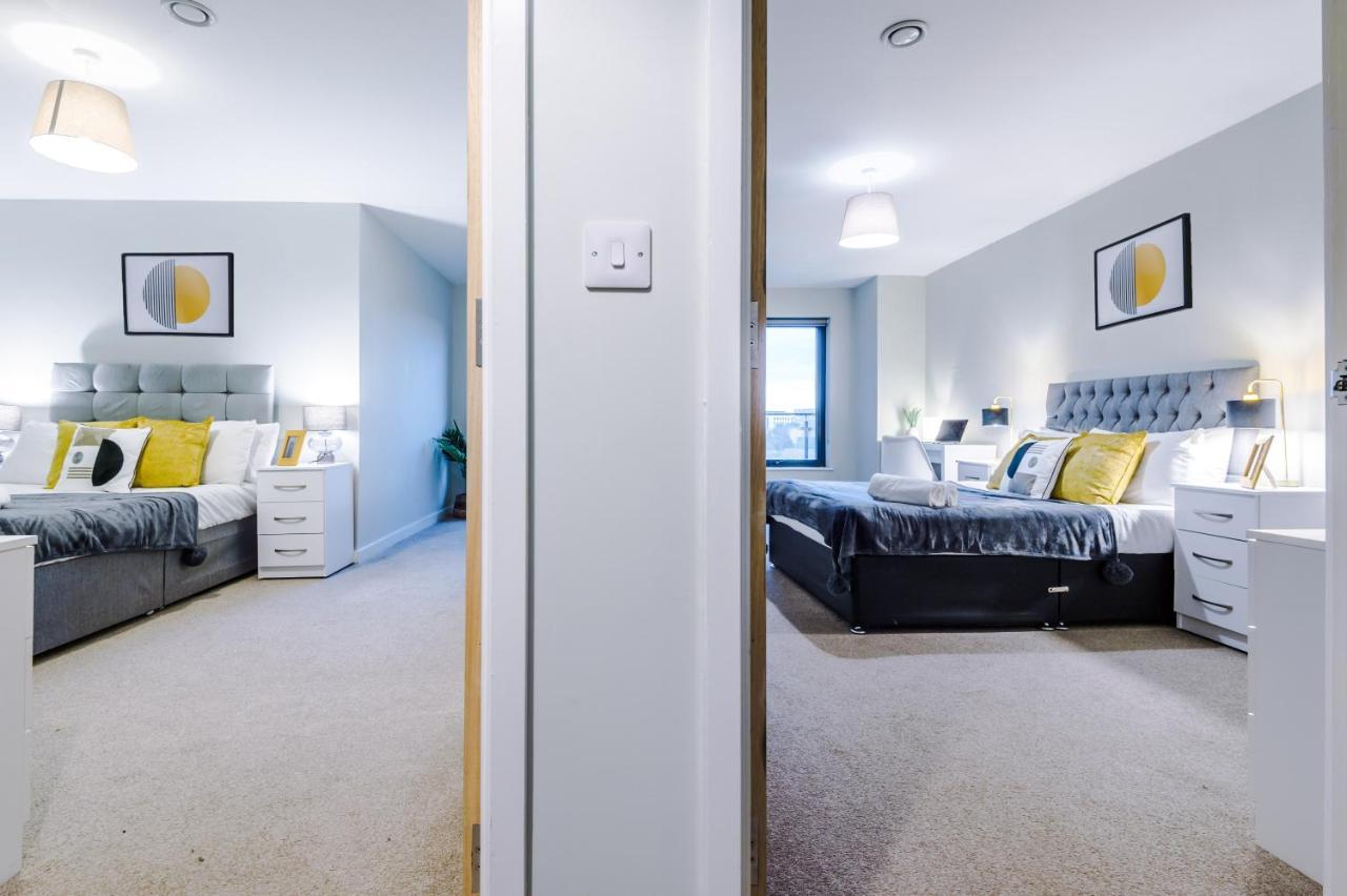 Spacious 2 Bedroom Flat With Balcony & River Views Apartment *