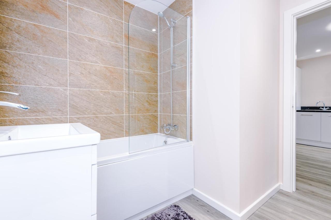 Weelky And Monthly Bookings At Cassia Unit - Telly Homes Ltd -brand New 1 Bedroom Salford, *