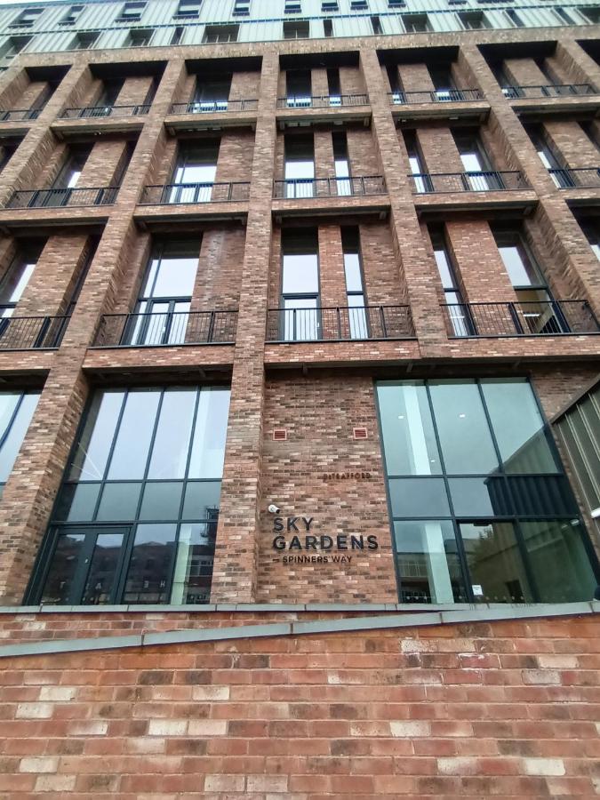 Luxury New Built Split-level Flat With Rooftop Gardens Access Manchester