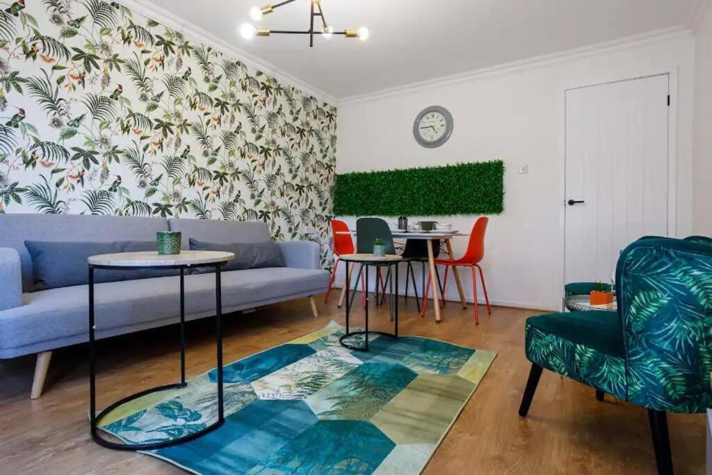 Apartment *new*quiet Apt 13min To Ao Arena,free Parking *