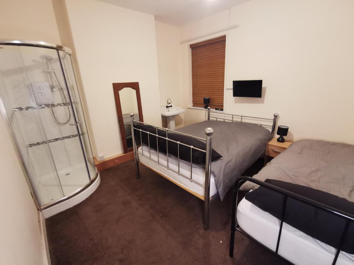 Old Trafford City Centre Events 4 Bedrooms 6 Sleeps 3 - 8 Holiday home *