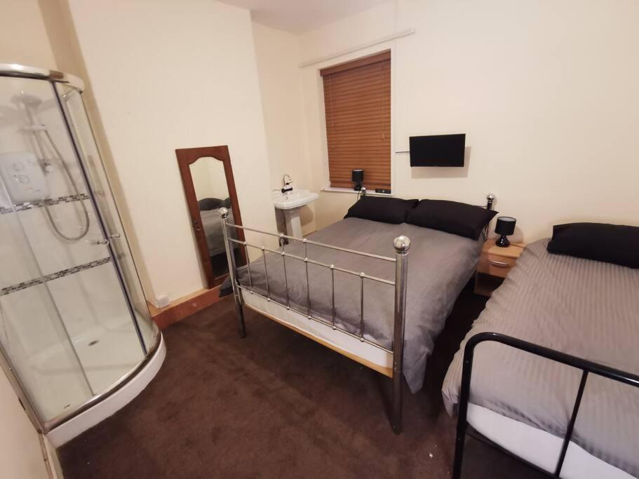 Old Trafford City Centre Events 4 Bedrooms 6 Sleeps 3 - 8 Manchester