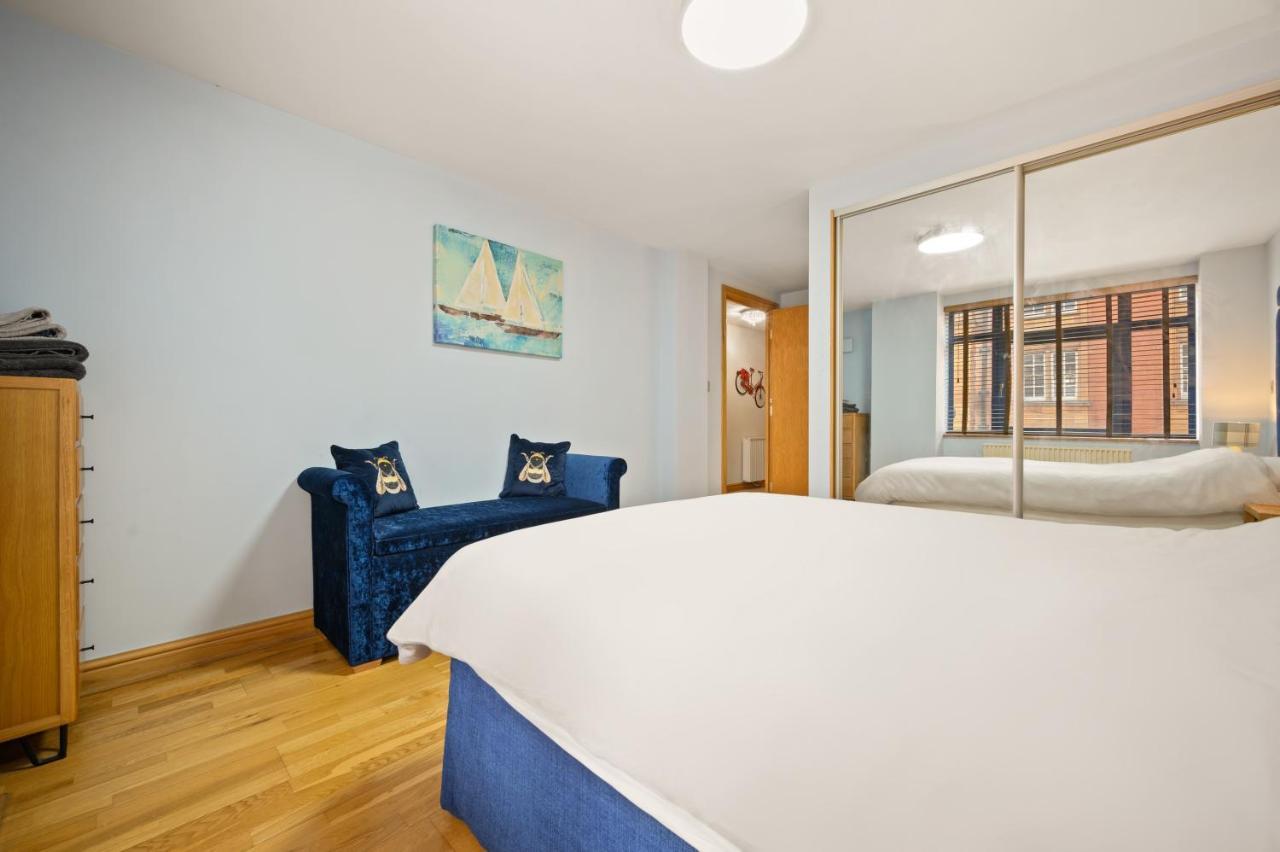 Lovely 2 Double Bedroom Flat With Patio Appartement Manchester