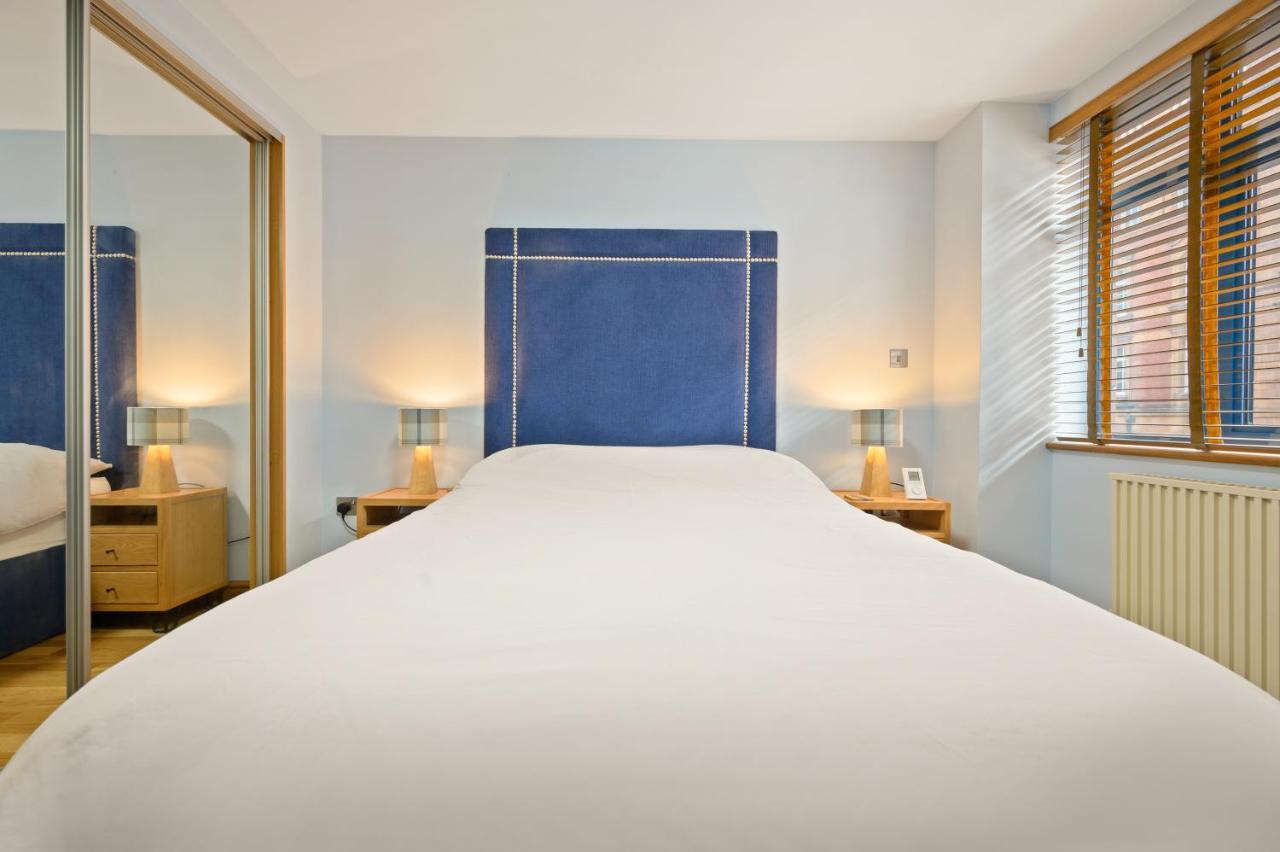 Lovely 2 Double Bedroom Flat With Patio Appartement *