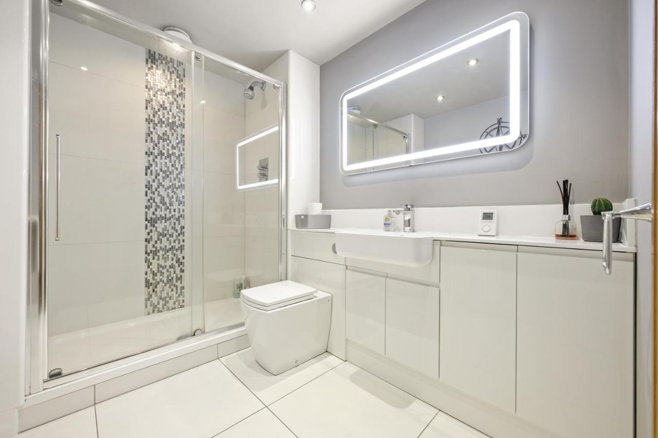 Lovely 2 Double Bedroom Flat With Patio Appartement Manchester