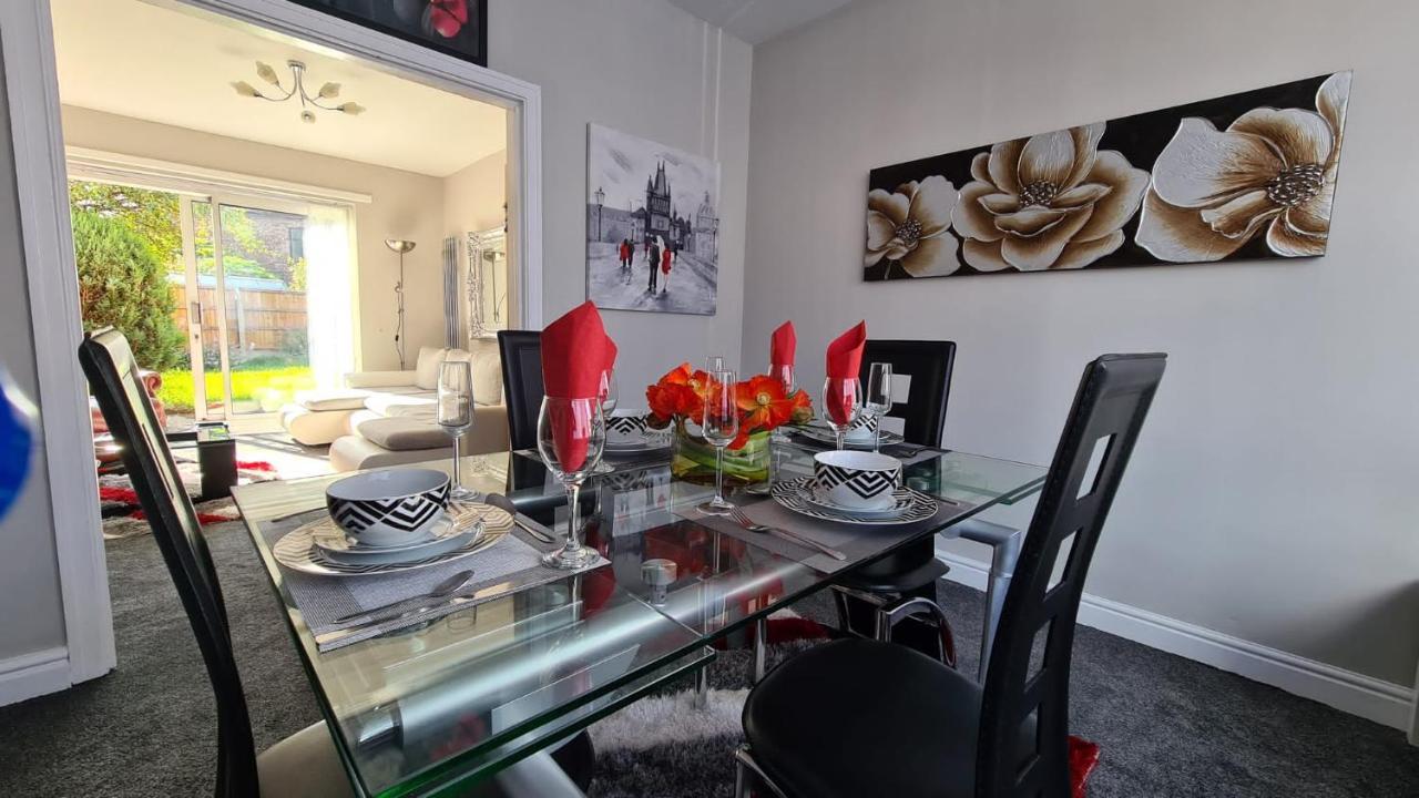 Holiday home Stunning Home. Free Parking. *