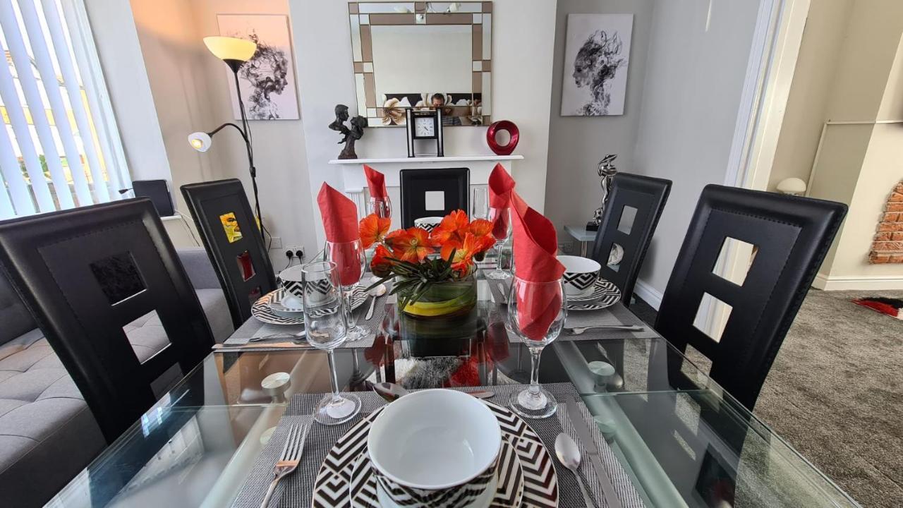 Stunning Home. Free Parking. Vakantiehuis Manchester